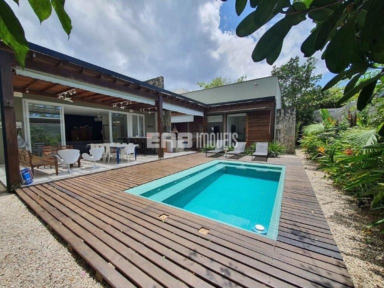 Casa com 4 suítes em Itamambuca, Ubatuba