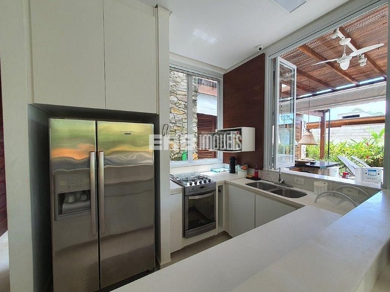 Casa com 4 suítes em Itamambuca, Ubatuba