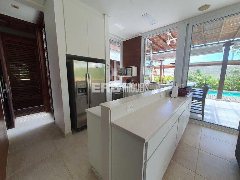 Casa com 4 suítes em Itamambuca, Ubatuba