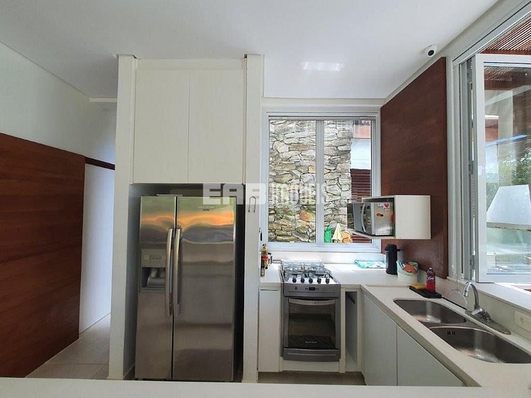 Casa com 4 suítes em Itamambuca, Ubatuba