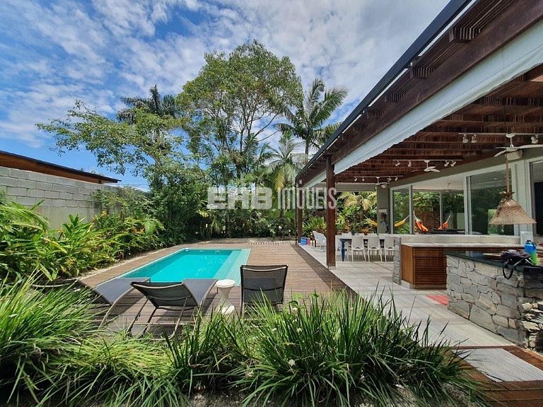 Casa com 4 suítes em Itamambuca, Ubatuba