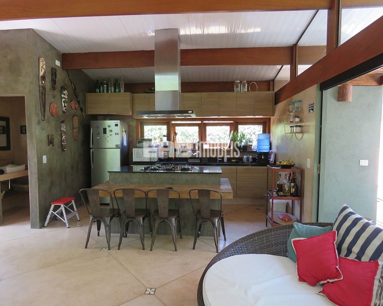 Casa com 3 suítes na Praia de Itamambuca