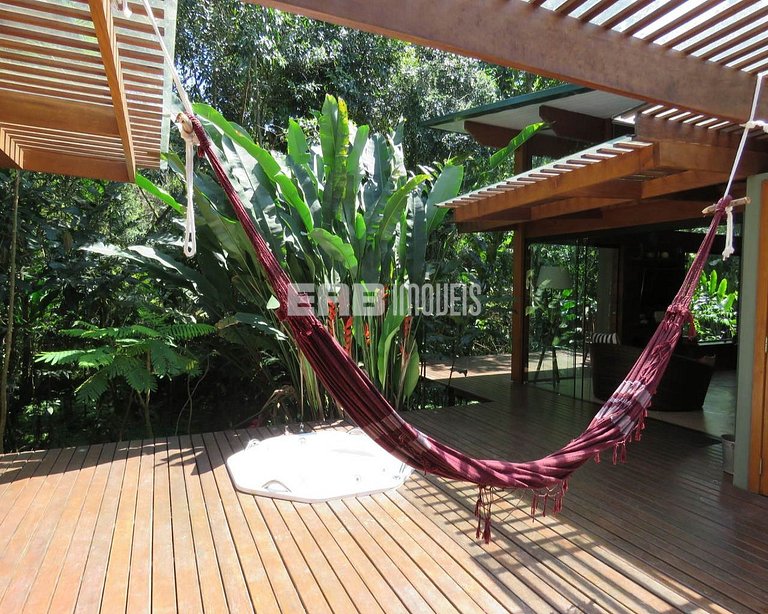 Casa com 3 suítes na Praia de Itamambuca