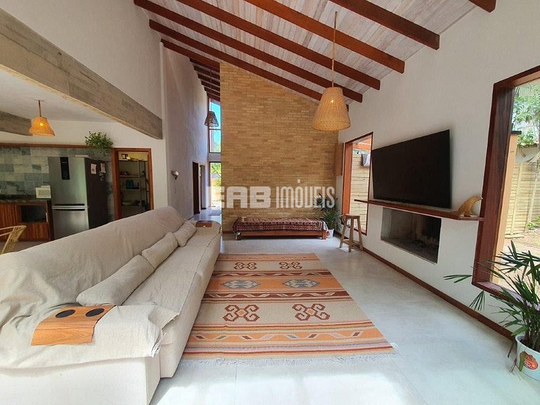 Casa com 4 suítes, ar condicionado, piscina, churrasqueira e