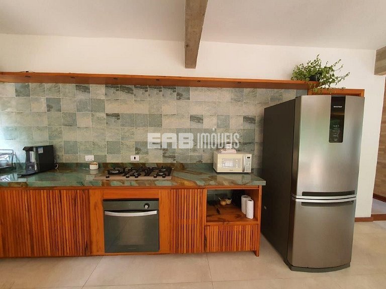 Casa com 4 suítes, ar condicionado, piscina, churrasqueira e