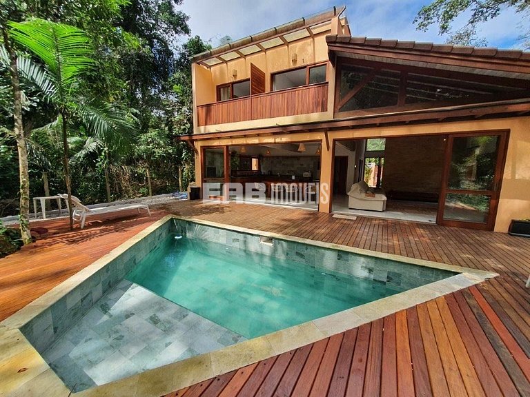 Casa com 4 suítes, ar condicionado, piscina, churrasqueira e