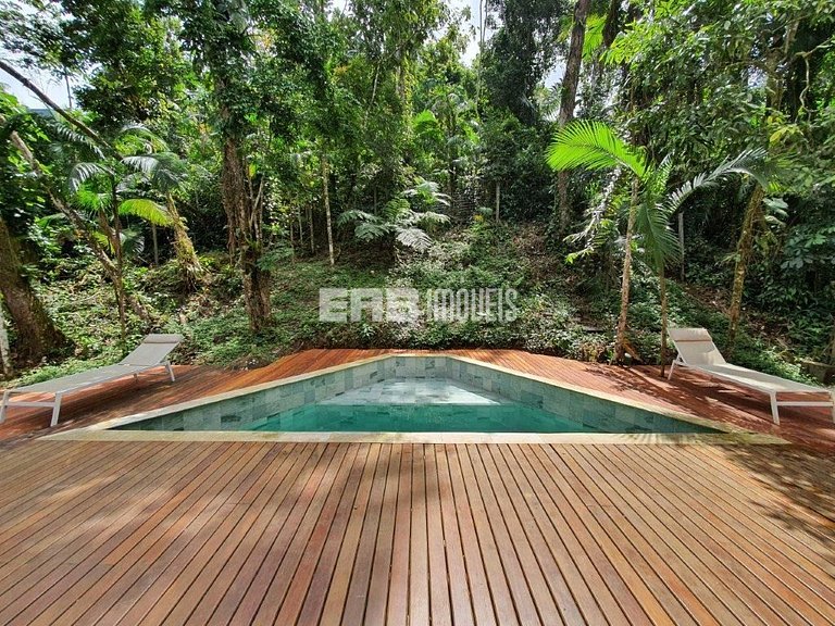 Casa com 4 suítes, ar condicionado, piscina, churrasqueira e