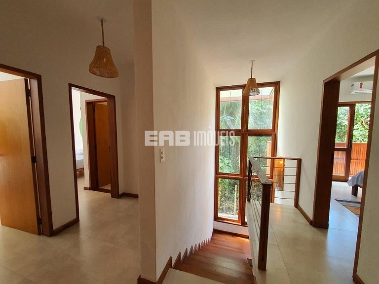 Casa com 4 suítes, ar condicionado, piscina, churrasqueira e