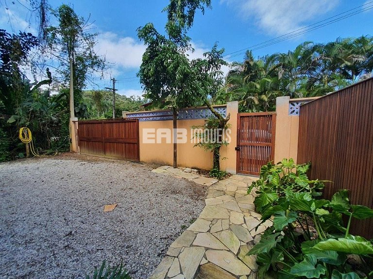 Casa com 4 suítes, ar condicionado, piscina, churrasqueira e