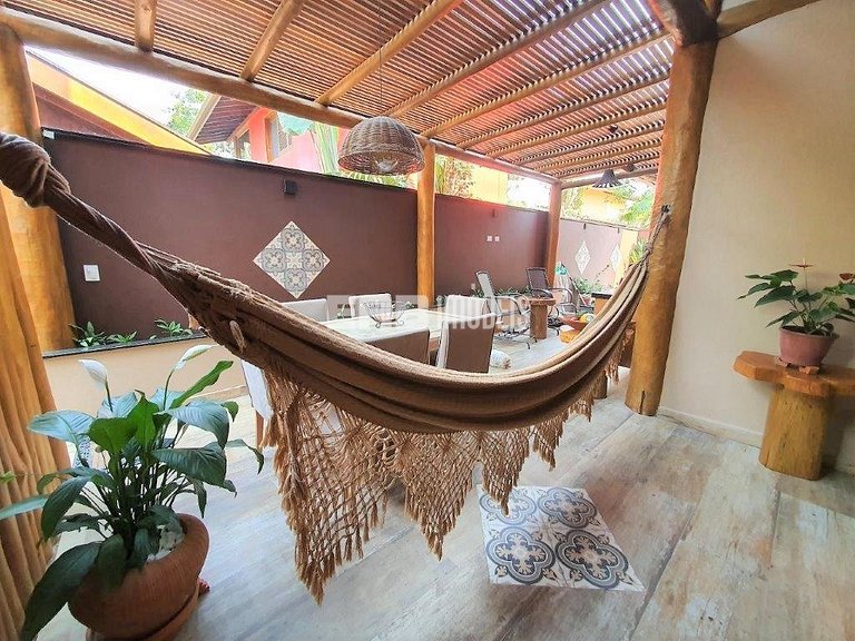 Suíte com cama de casal e ar condicionado na praia de Itamam