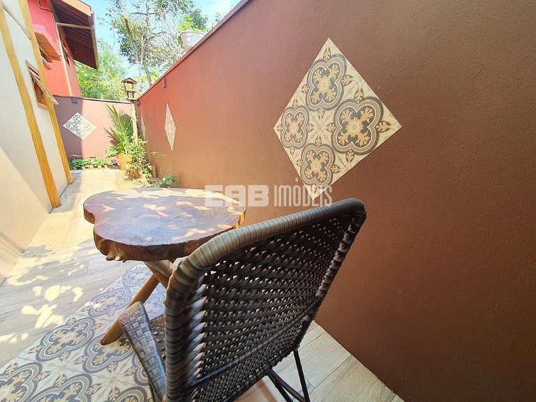 Suíte com cama de casal e ar condicionado na praia de Itamam