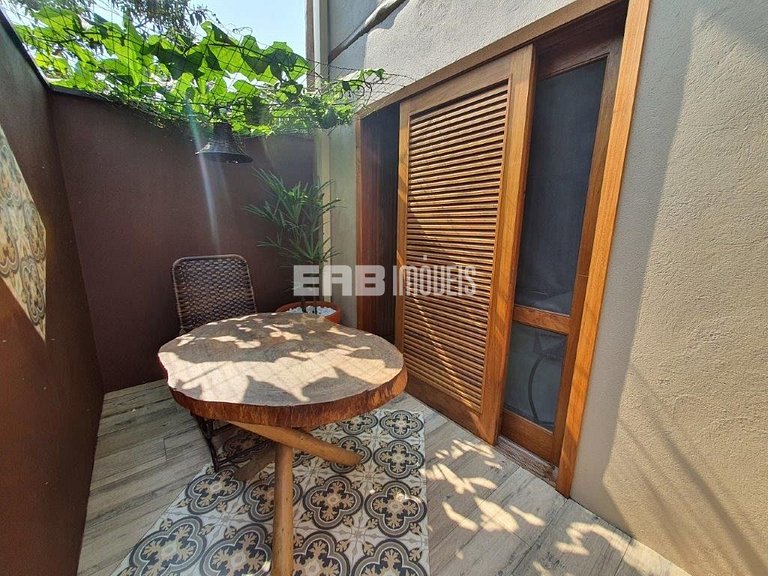 Suíte com cama de casal e ar condicionado na praia de Itamam