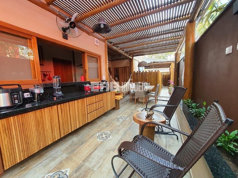 Suíte com cama de casal e ar condicionado na praia de Itamam