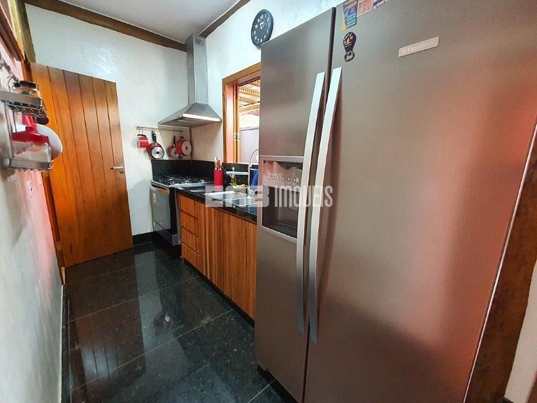 Suíte com cama de casal e ar condicionado na praia de Itamam