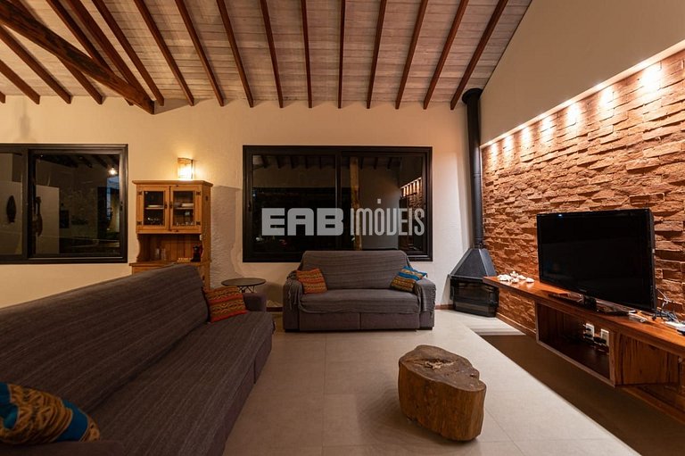 Casa com 4 suítes, ar e churrasqueira na praia de Itamambuca