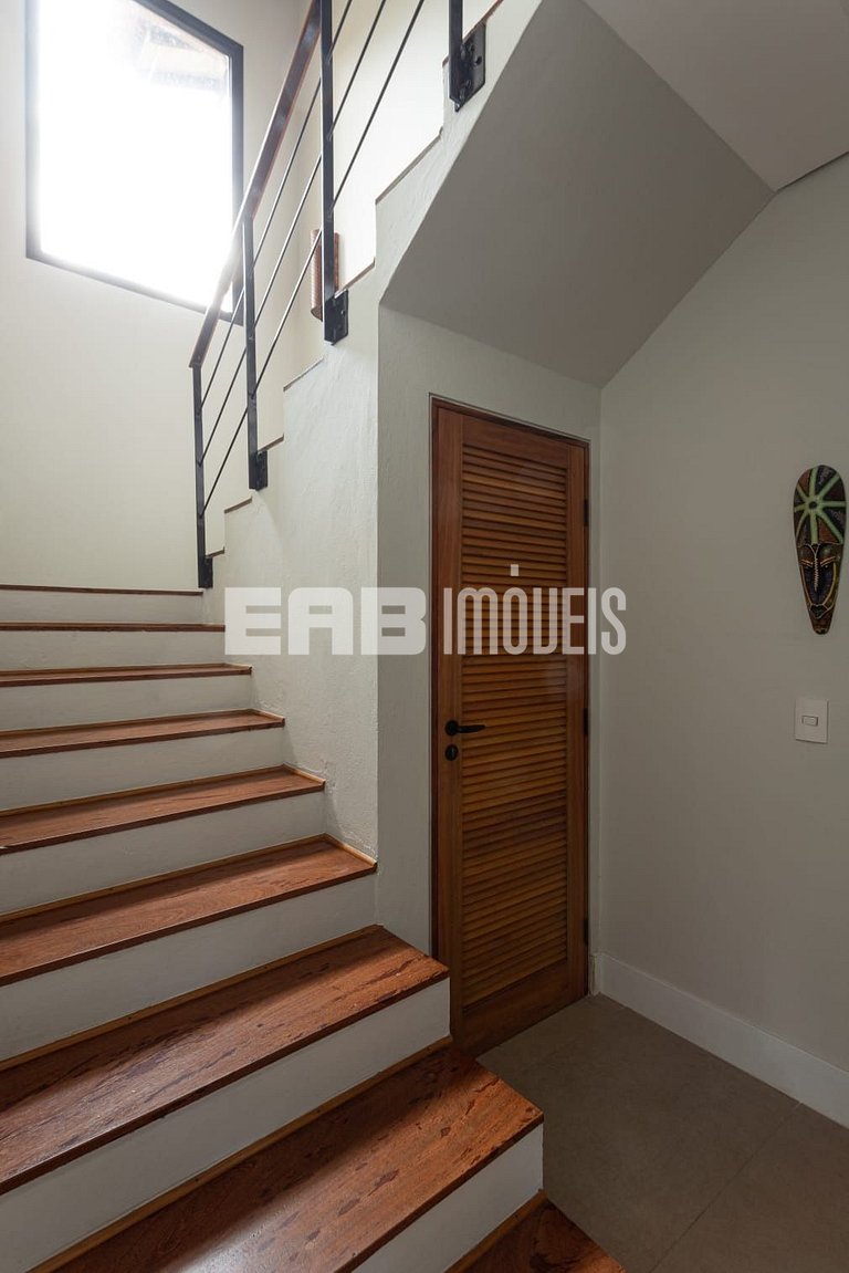 Casa com 4 suítes, ar e churrasqueira na praia de Itamambuca