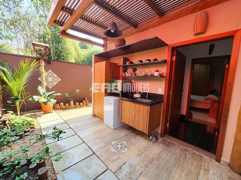 Suíte com cama de casal e ar condicionado na praia de Itamam