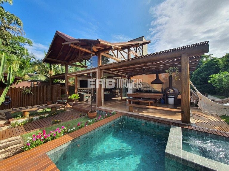 Casa com 4 suítes para temporada em Itamambuca