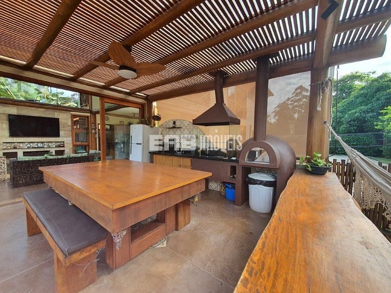 Casa com 4 suítes para temporada em Itamambuca