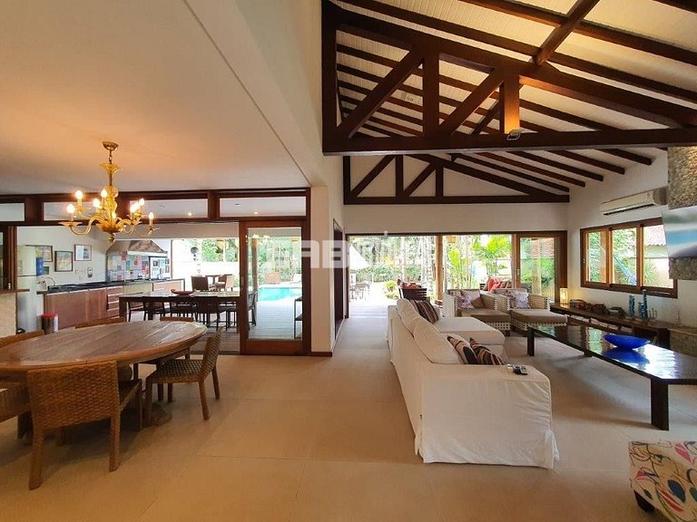 Conforto e sofisticação em Itamambuca