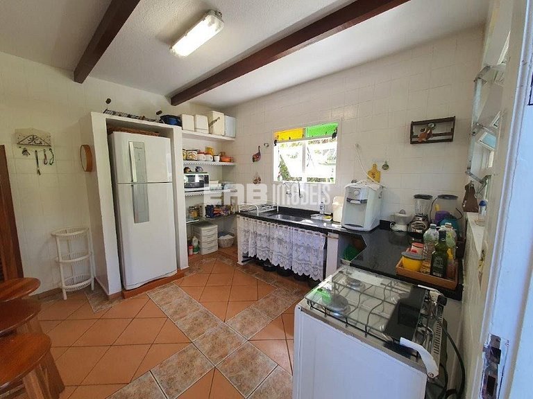 Casa com churrasqueira e forno de pizza em Itamambuca, Ubatu