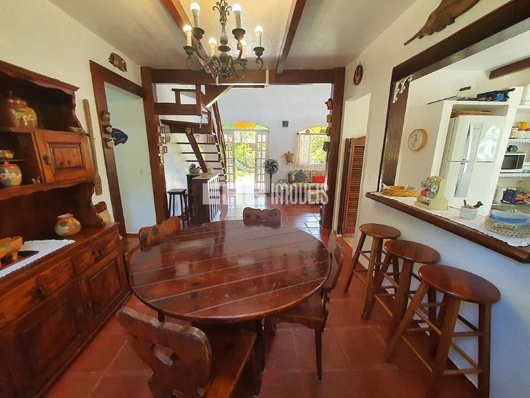 Casa com churrasqueira e forno de pizza em Itamambuca, Ubatu