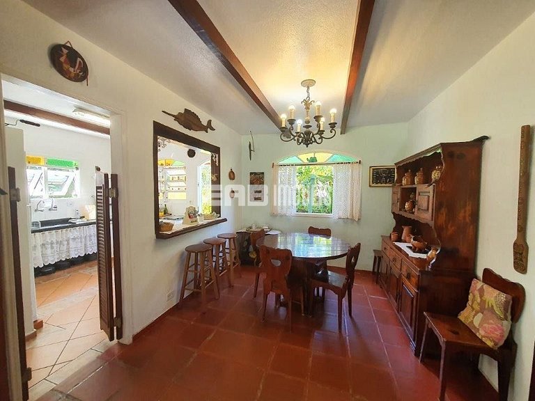 Casa com churrasqueira e forno de pizza em Itamambuca, Ubatu