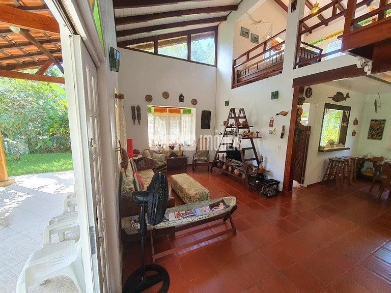 Casa com churrasqueira e forno de pizza em Itamambuca, Ubatu