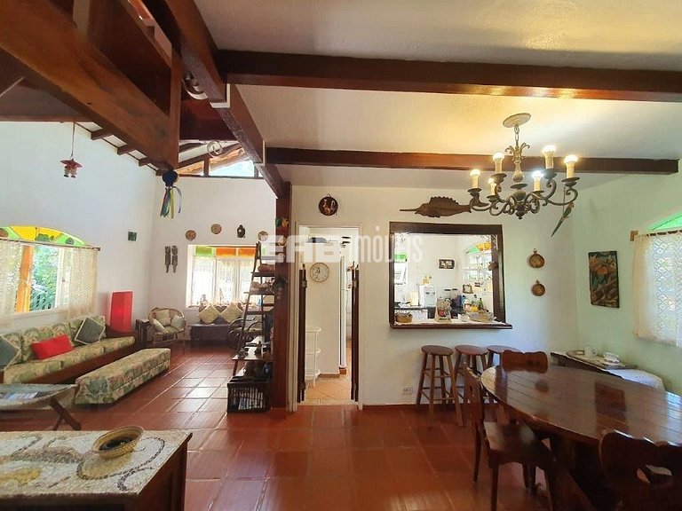 Casa com churrasqueira e forno de pizza em Itamambuca, Ubatu