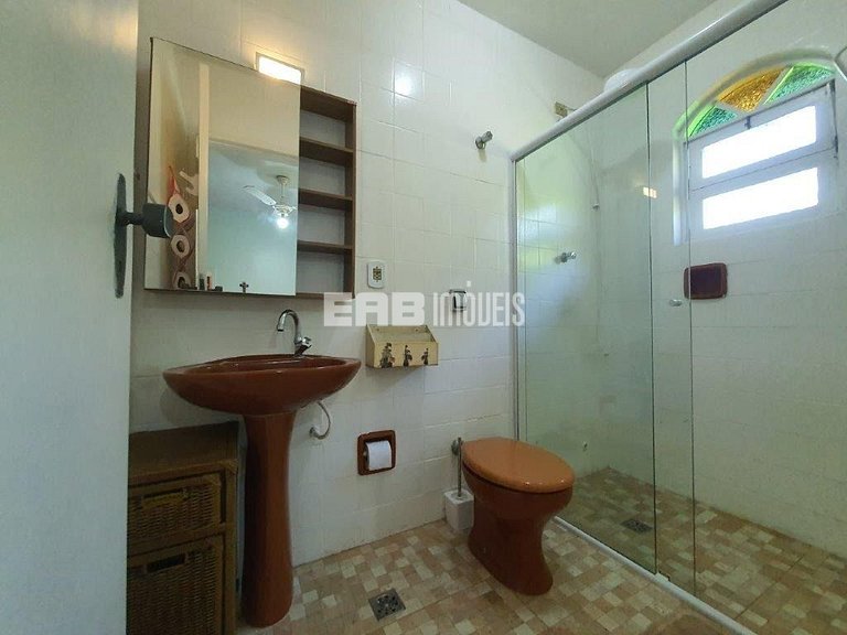 Casa com churrasqueira e forno de pizza em Itamambuca, Ubatu