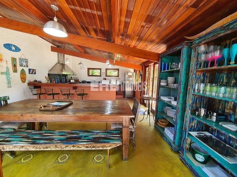 Casa em Itamambuca, com piscina e extenso gramado