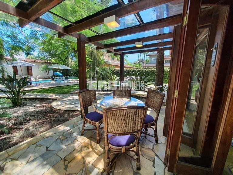 Casa em Itamambuca, com piscina e extenso gramado