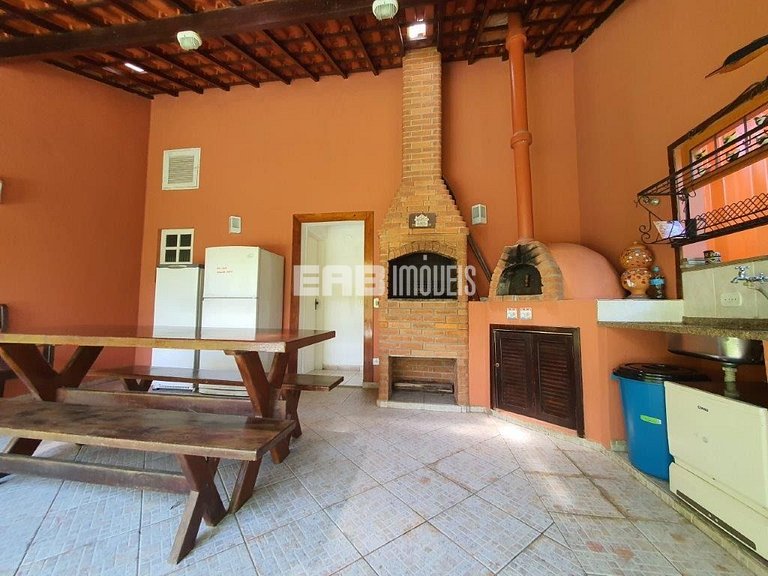 Casa com churrasqueira e forno de pizza em Itamambuca, Ubatu