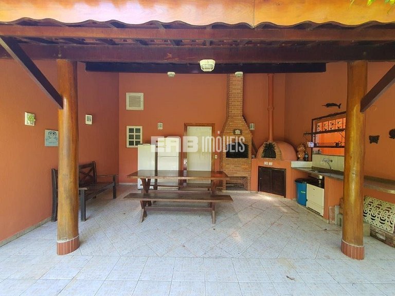 Casa com churrasqueira e forno de pizza em Itamambuca, Ubatu