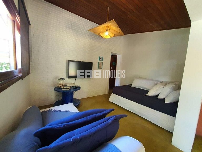 Casa em Itamambuca, com piscina e extenso gramado