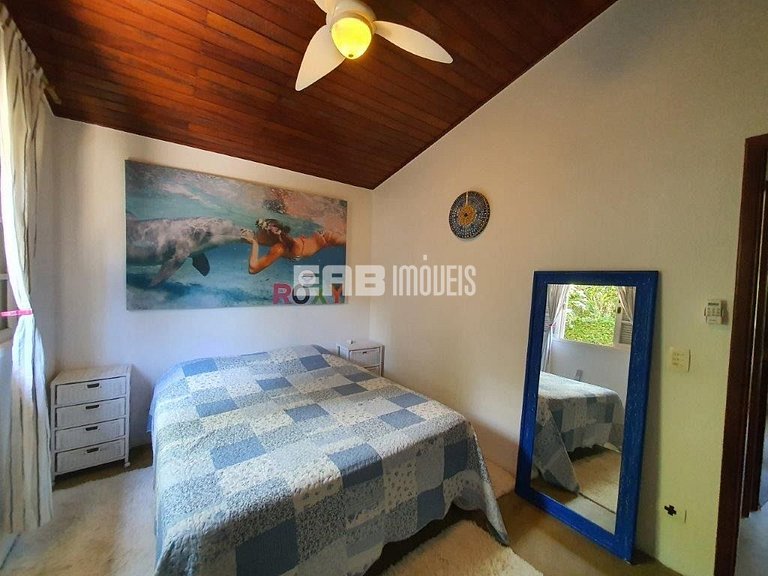 Casa em Itamambuca, com piscina e extenso gramado