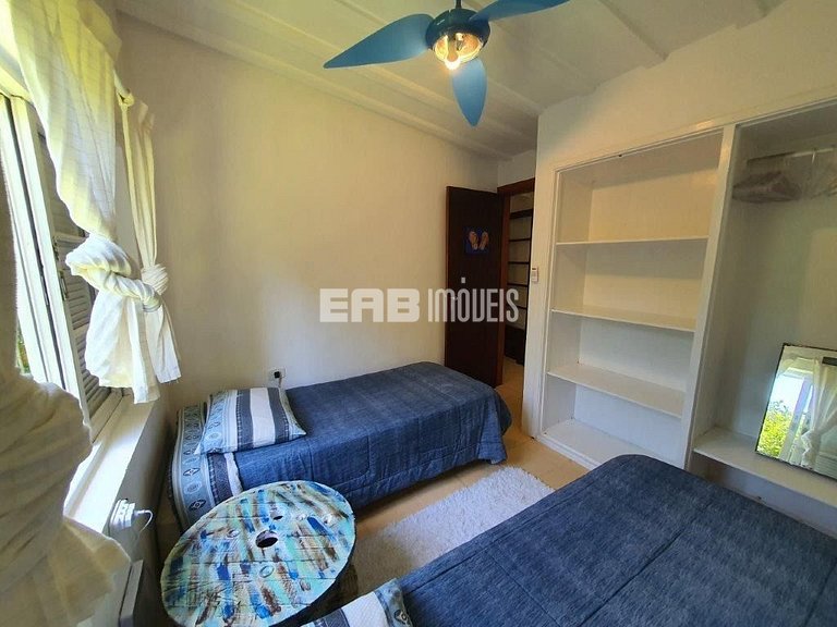 Casa em Itamambuca, com piscina e extenso gramado