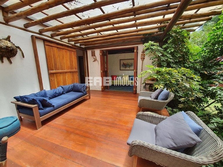 Casa charmosa e acolhedora, a somente 30m da praia de Itamam