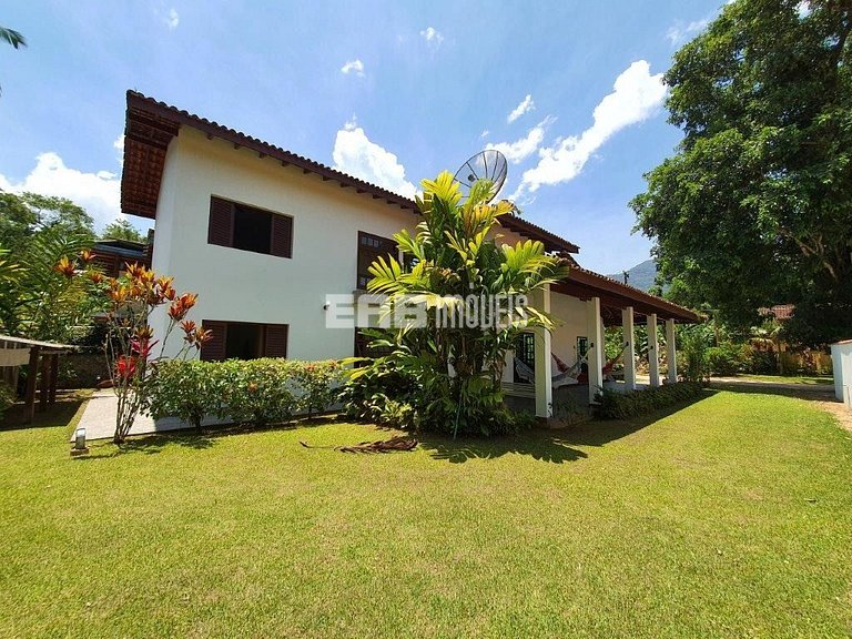 Casa ampla com acomodações para até 14 pessoas