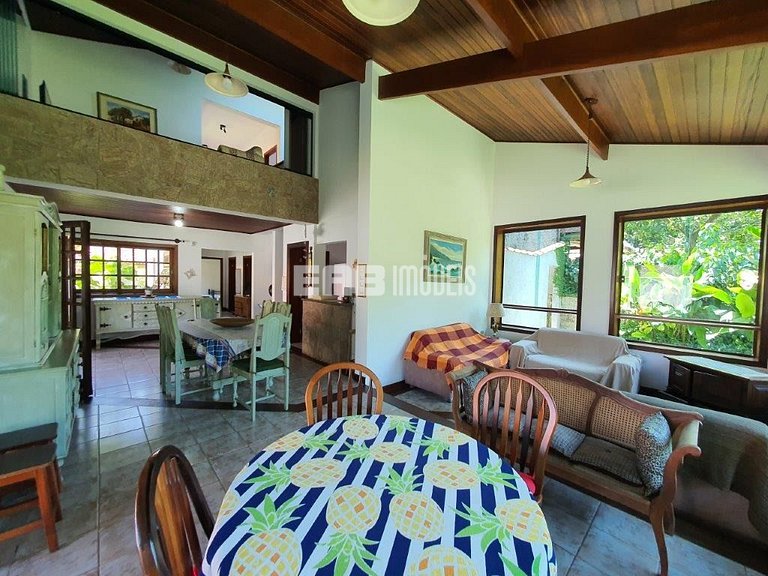 Casa ampla com acomodações para até 14 pessoas