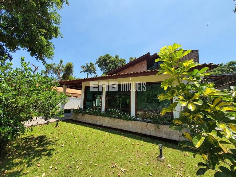 Casa ampla com acomodações para até 14 pessoas