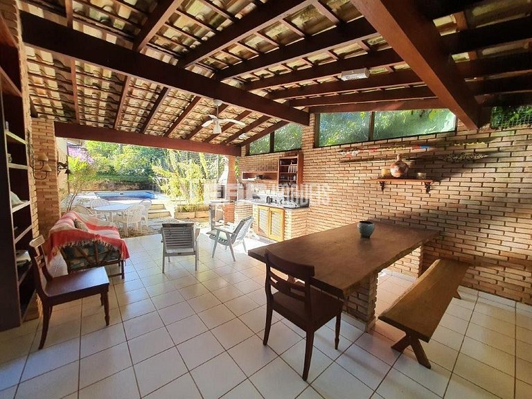 Casa com piscina para locação por temporada na praia de Itam