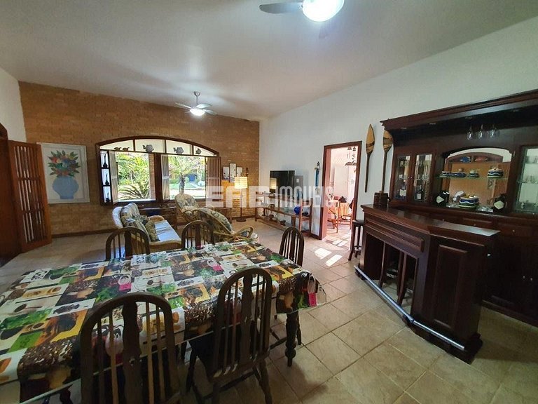 Casa com piscina para locação por temporada na praia de Itam