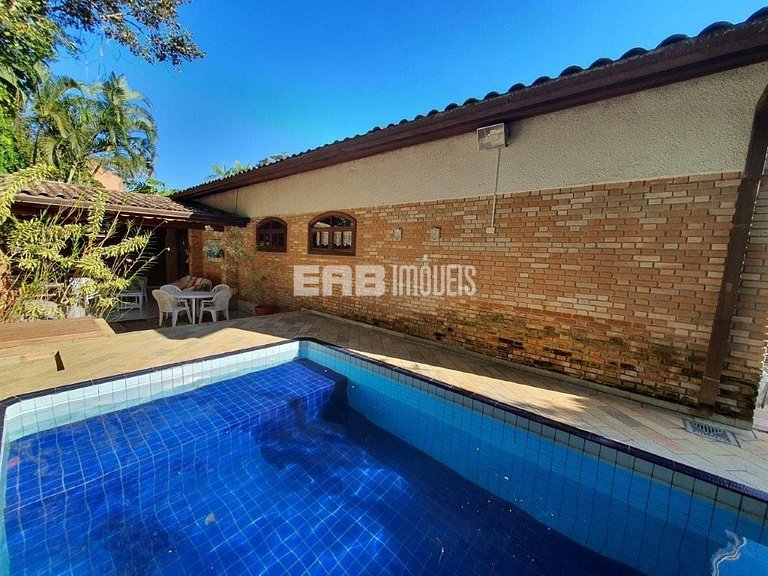 Casa com piscina para locação por temporada na praia de Itam
