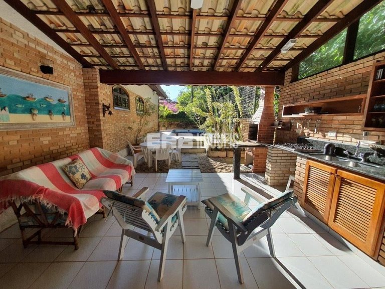 Casa com piscina para locação por temporada na praia de Itam