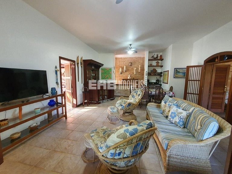 Casa com piscina para locação por temporada na praia de Itam