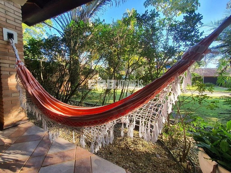 Casa com piscina para locação por temporada na praia de Itam