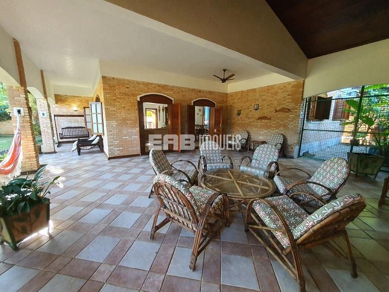 Casa com piscina para locação por temporada na praia de Itam