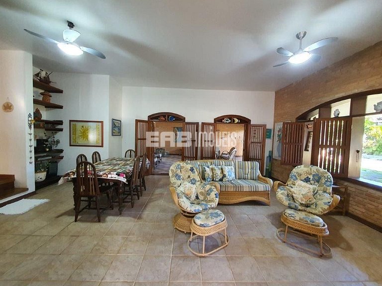 Casa com piscina para locação por temporada na praia de Itam