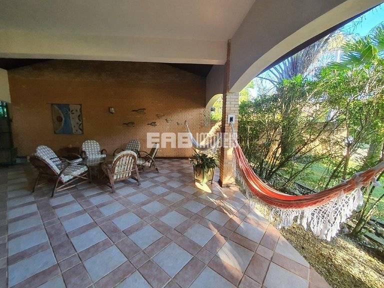 Casa com piscina para locação por temporada na praia de Itam